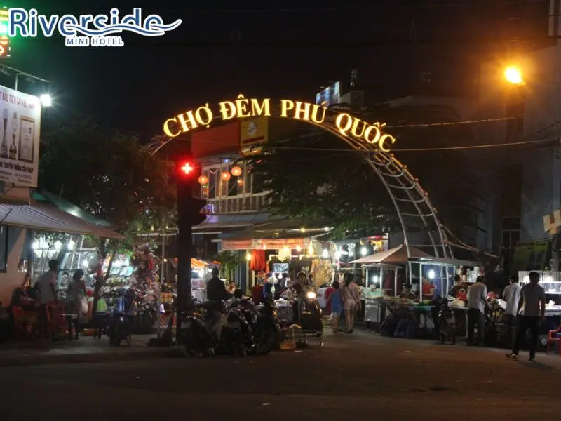 Tham quan chợ đêm Dinh Cậu